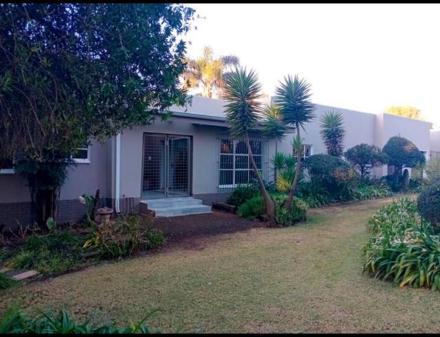 4 BEDROOM HOUSE FOR SALE IN FLORA GARDENS